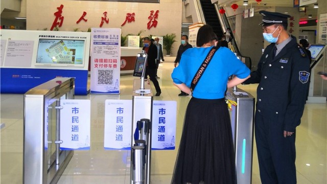 醫(yī)院的第一道防線，金屬安檢門為醫(yī)護(hù)人員保駕護(hù)航