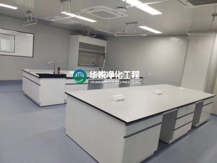 實(shí)驗(yàn)室家具中的壁掛式洗眼器都有哪些功能特點(diǎn)